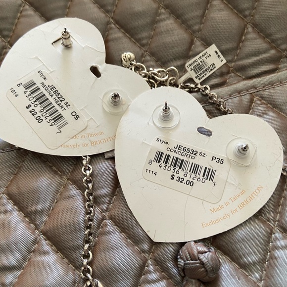 New Brighton lot, two pairs of earrings and necklace set with bag - Picture 4 of 10